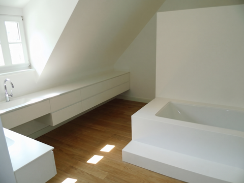Dachgeschossbad mit Corian®