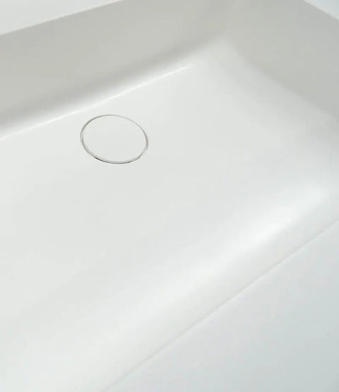 Double vasque Corian® PureOne+ carrée avec meuble bas à deux rangées par Henneke